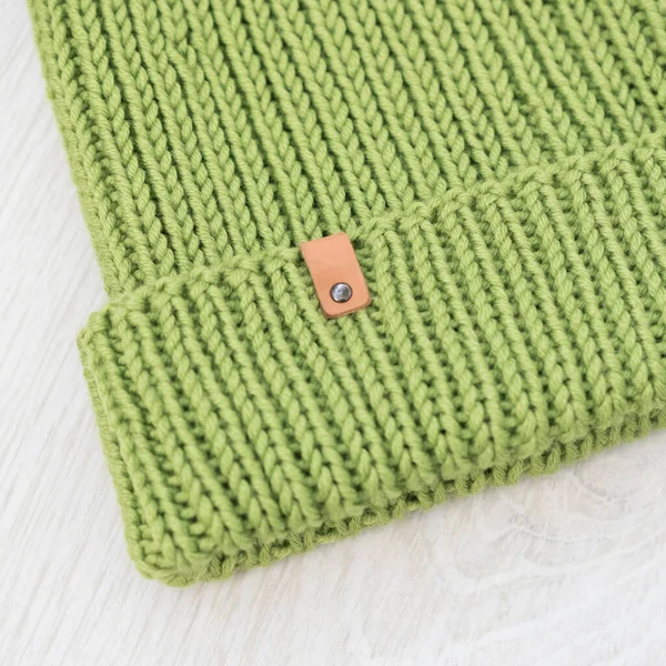 舒适的针织绿帽 — 图库照片