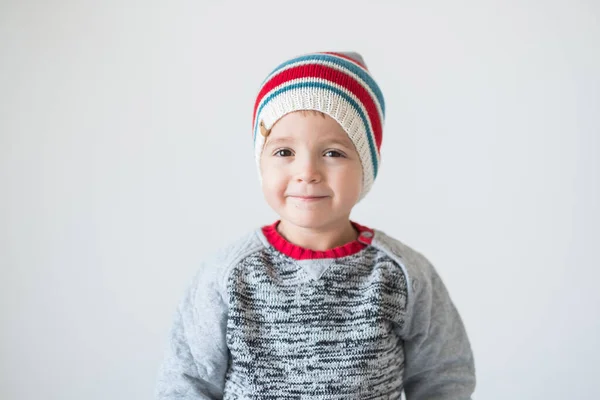 Carino bambino nel periodo invernale — Foto Stock