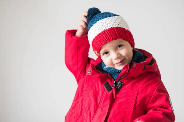 Słodkie dziecko w okresie zimowym — Zdjęcie stockowe