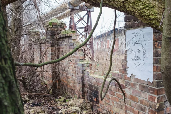 乌克兰基辅一座废弃铁路上一座废弃火车站的景象 — 图库照片