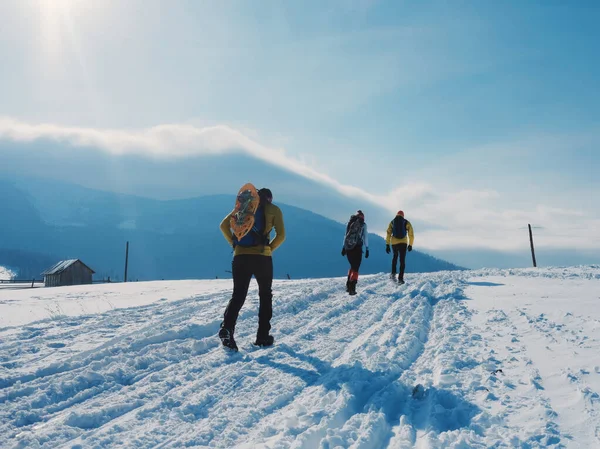 Wędrówki Zimowe Górach Osoby Podróżujące Koncepcja Sportu — Zdjęcie stockowe