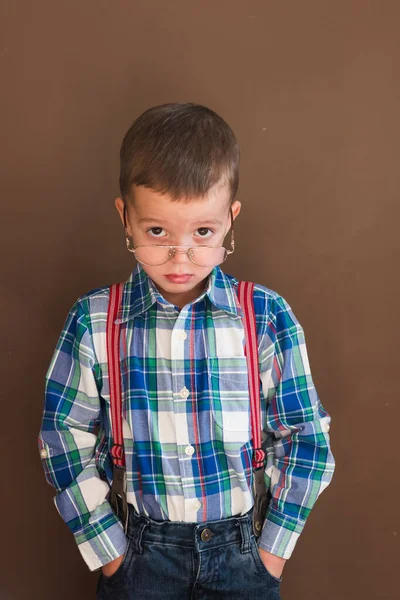 Porträtt Smart Stilig Liten Pojke Ett Litet Barn Glasögon Har — Stockfoto