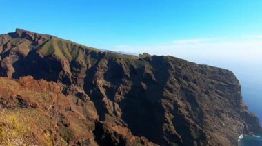 Kanarya İspanya 'daki Tenerife adasının güzel hava manzarası. Deniz manzarası, dağlar manzarası