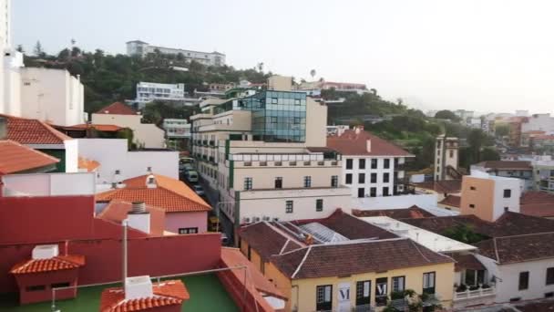 Flygfoto över Puerto de la Cruz, på Teneriffa Island, Spanien, hotell och villor conept resa — Stockvideo