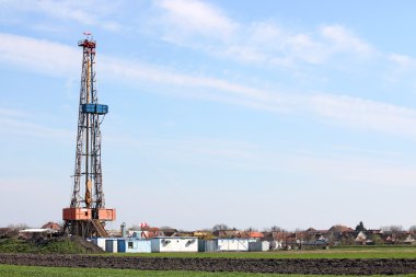Kara petrol sondaj alanı