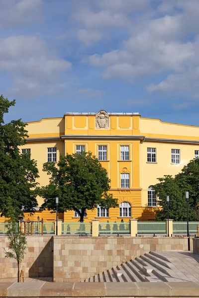 Vecchio edificio giallo Eger Ungheria — Foto Stock
