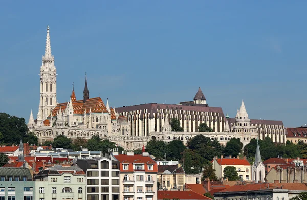 Torres de pescadores e iglesia Matthias Budapest Hungría — Foto de Stock