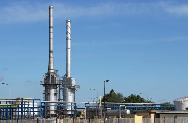 Kőolaj finomító petrolkémiai gépek ipari zóna — Stock Fotó