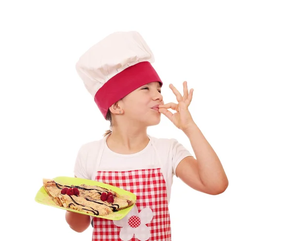 Felice bambina cuoco con crepes e ok segno mano — Foto Stock
