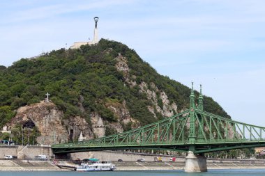 Özgürlük Köprüsü ve Gellert hill Budapeşte Macaristan