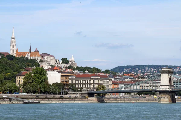 Torres de pescadores y Puente de la Cadena Budapest — Foto de Stock