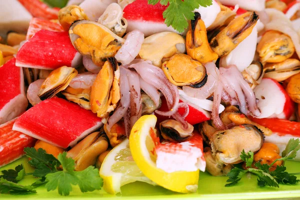 Comida do mar saudável no prato de perto — Fotografia de Stock