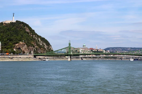 Gellért hill a mosty Budapešť Maďarsko — Stock fotografie