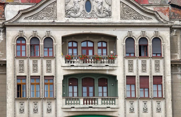 오래 된 건물 외관 세부 루마니아 티미쇼아라 — 스톡 사진