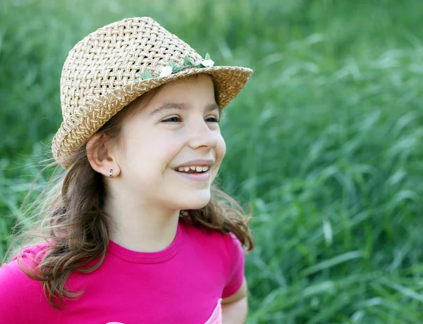 Hermoso retrato de niña —  Fotos de Stock