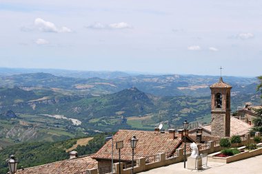 San Marino eski kilise kule ve tepeler manzara