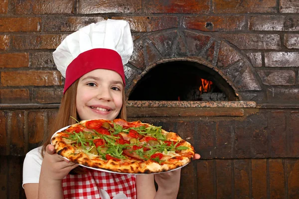 Little girl cook with pizza in pizzeria — Stock Photo, Image