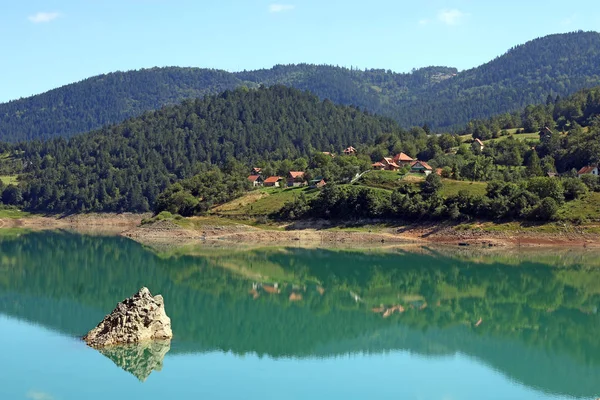 Λίμνη Zaovine Tara ορεινό τοπίο — Φωτογραφία Αρχείου