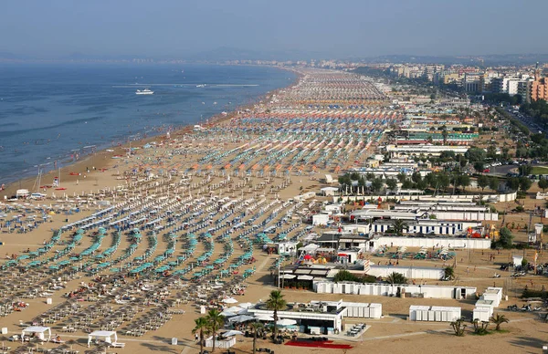 Playa de Rimini Italia temporada de verano — Foto de Stock