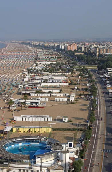 Rimini ciudad y playa Mar Adriático temporada de verano — Foto de Stock