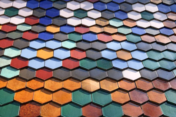 Colorful Zsolnay honeycomb roof tiles — Stock Photo, Image