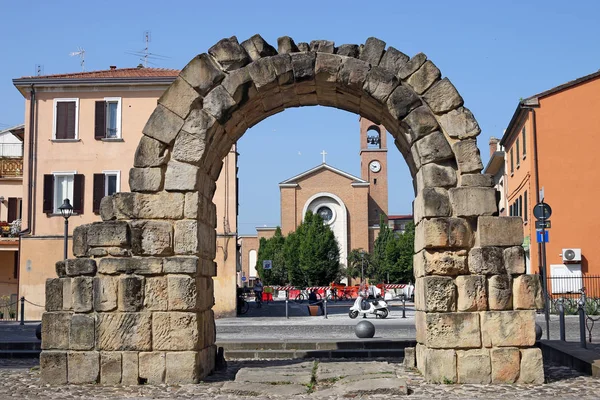 고대의 포르타 몬 타마라 리미니 이탈리아 — 스톡 사진