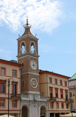 Saat Kulesi Piazza Tre Martiri Rimini Simgesel Yapı