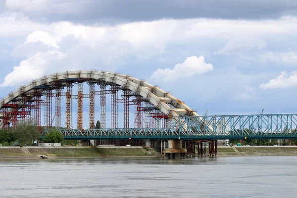 Brückenbaustelle an der Donau — Stockfoto