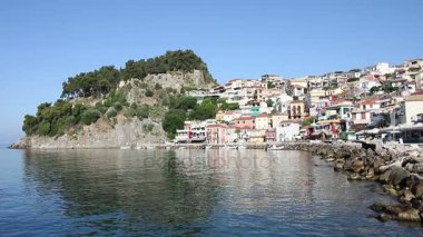 renkli eski binalar Parga Yunanistan