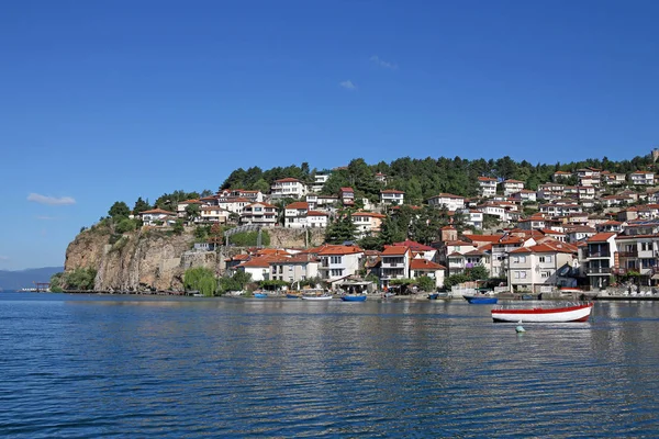 Охридское озеро и город Македония — стоковое фото