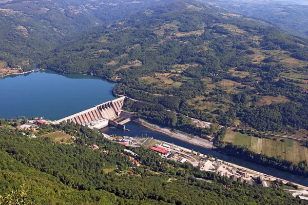 Central hidroeléctrica no rio Drina — Fotografia de Stock