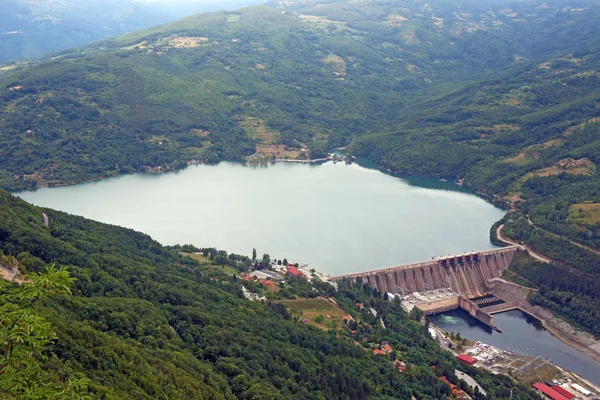 Drina 강 풍경에 수력 발전소 Perucac — 스톡 사진