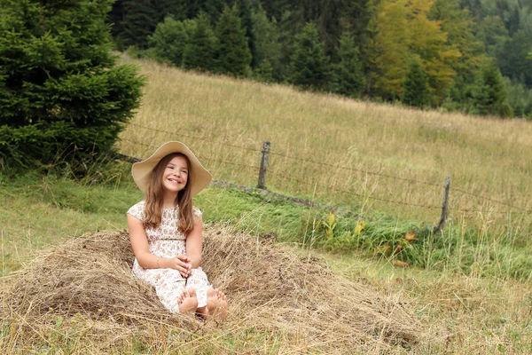 alan güzel mutlu küçük kız