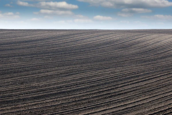 Marrone arato campo paesaggio agricoltura industria — Foto Stock