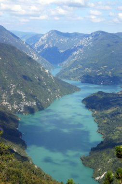 Drina river canyon bakış açısı Banjska stena Tara dağ Sırbistan