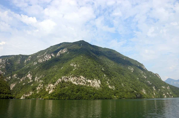 Góra Tara i krajobraz Kanion rzeki Drina — Zdjęcie stockowe