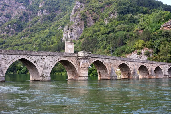 Starý kamenný most na Фоча Visegrad Bosna — Stock fotografie