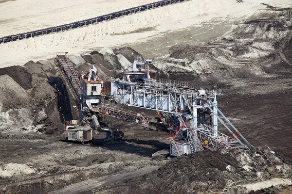 Open pit coal mine with excavator heavy machinery — Stock Photo, Image