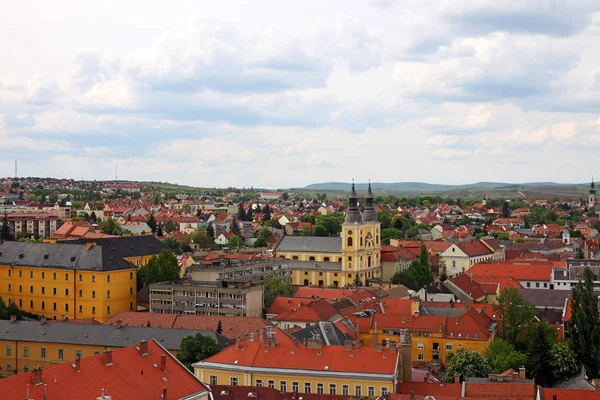 Kościół i budynki miasta Eger Węgry — Zdjęcie stockowe