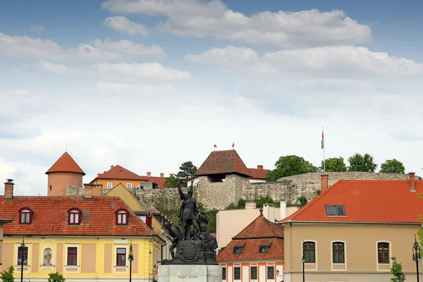 Dobo Istvan monument and fortress Eger Hungary — Stock Photo, Image