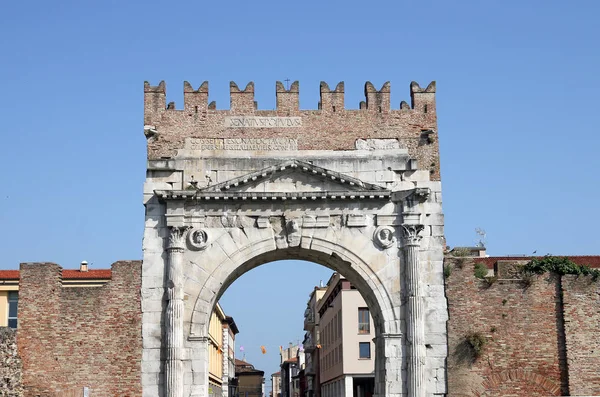 Puerta de piedra Arco di Augusto Rímini Italia — Foto de Stock