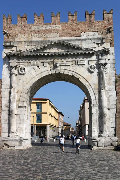 Arco di Augusto stone gate street Rimini Itália — Fotografia de Stock