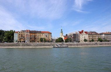 Danube nehir Budapeşte cityscape Macaristan üzerinde eski binalar