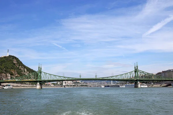 Ponte da liberdade no rio Danúbio Budapeste Hungria — Fotografia de Stock