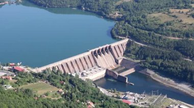 Drina Nehri Sırbistan üzerinde Hidroelektrik Santrali