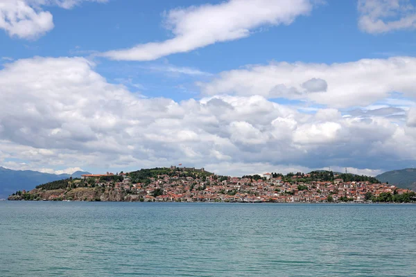 Ohrid ciudad y lago paisaje Macedonia temporada de verano — Foto de Stock