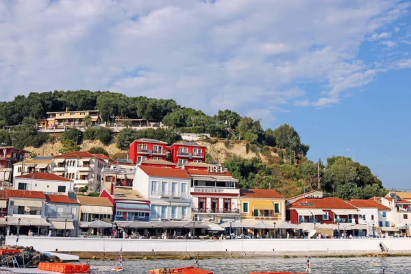 Edificios coloridos Parga Grecia temporada de verano — Foto de Stock