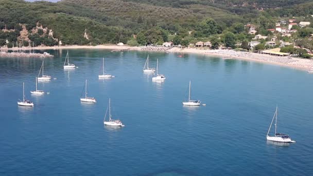 Zeilboten Jachten Valtos Beach Parga Zomerseizoen — Stockvideo