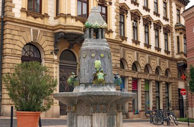 Zsolnay çeşme Pecs Simgesel Yapı Macaristan