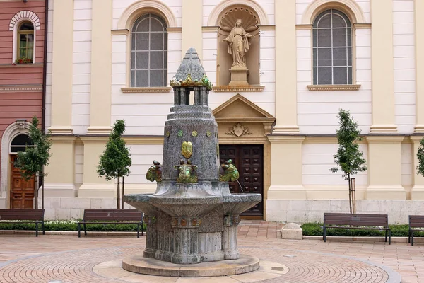 Beroemde Zsolnay fontein Pecs, Hongarije — Stockfoto